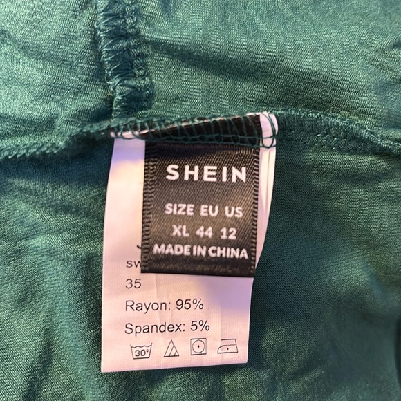 🪻3/$30 Trendy Crop top!🪻 - Picture 3 of 3